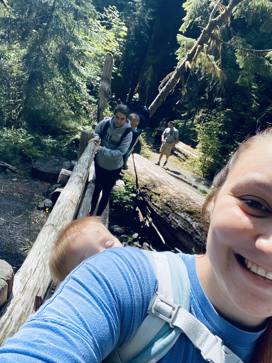 BriannaaaLittle's tweet photo. Hank’s 1st official hike🍃 https://t.co/0ZBoOiOx4O