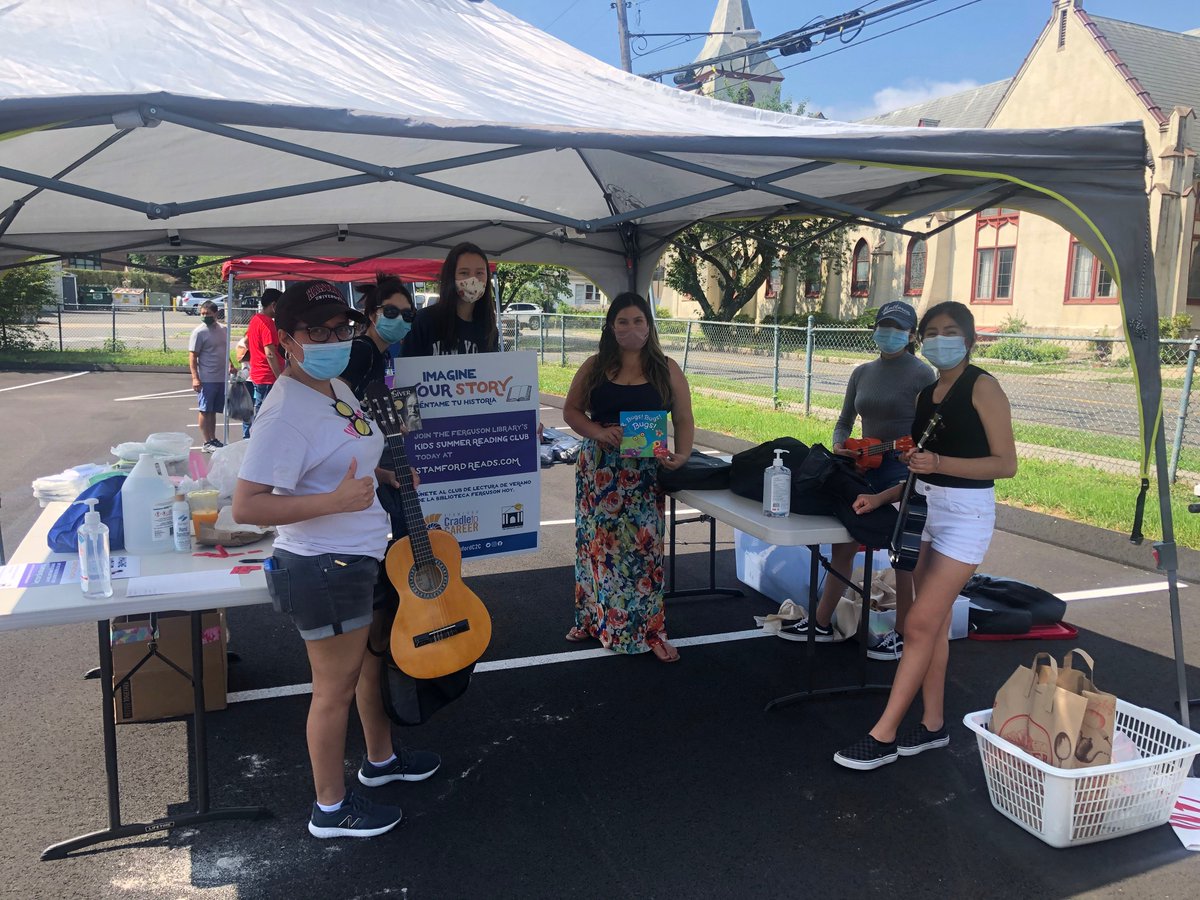 StamfordC2C's tweet image. Kicking off summer and the #StamfordReads Summer Literacy Initiative with @INTEMPO on Sunday! Thank you to @ferglibrary @ferglibraryyouth for passing along donated books to share!

#stamfordcradletocareer #sc2c #wearestrongertogether #summerreading #fergusonlibrary #intempo