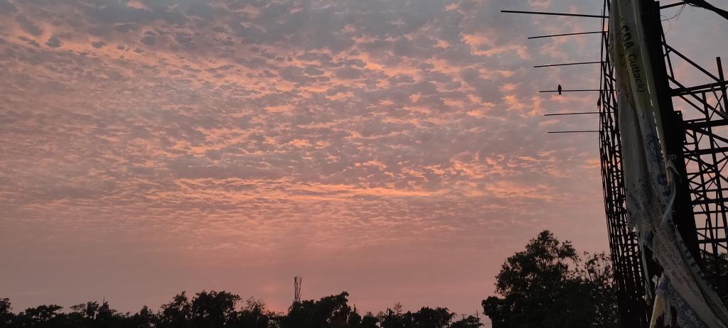 Sumitsinghbag10's tweet photo. Drop your Sky pictures https://t.co/XLzok4dSnT