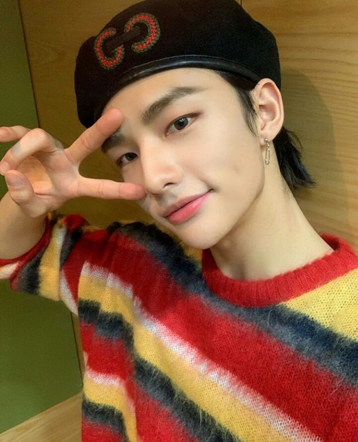 — Hyunjin with beret; a needed thread