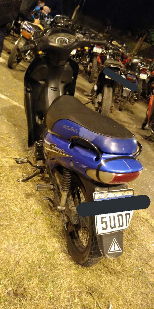 GustavoAdda's tweet photo. El #TercioDelta del #CRE del @MinSegSF en Operativo conjunto con @DGTRosario de @SCyCRos dió captura a 2 personas que circulaban en moto en Bv. Avellaneda y Bv. Segui.
Portaban un arma de fuego y quedaron a disposición de la fiscalía actuante.
#HayControl. Sí, #HayControl. https://t.co/t82aMhbo5I