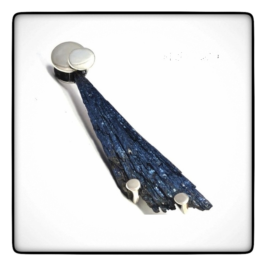 Una joya con lenguaje propio
Colección: Kyanite

Autor: Leticia Llera Martínez
Material: Plata mexicana y kyanite

Contacto
5536609819
Info@leticiallera.com
leticiallera.com

#leticiallerajoya  #unajoyasingular #unajoyaconlenguajepropio