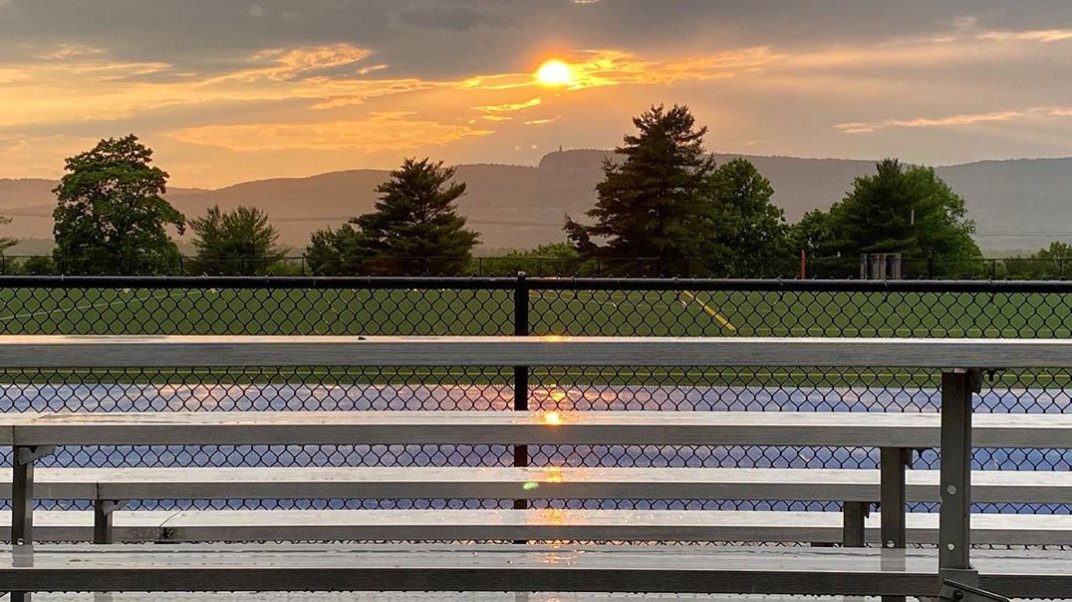 newpaltz's tweet photo. For the first time in
I can’t remember how long
Memory’s sunset. #repost @helenwilla
#haiku #haikupoetry #sunset #memory #sunynewpaltz #mohonk https://t.co/vB07S5HFL3