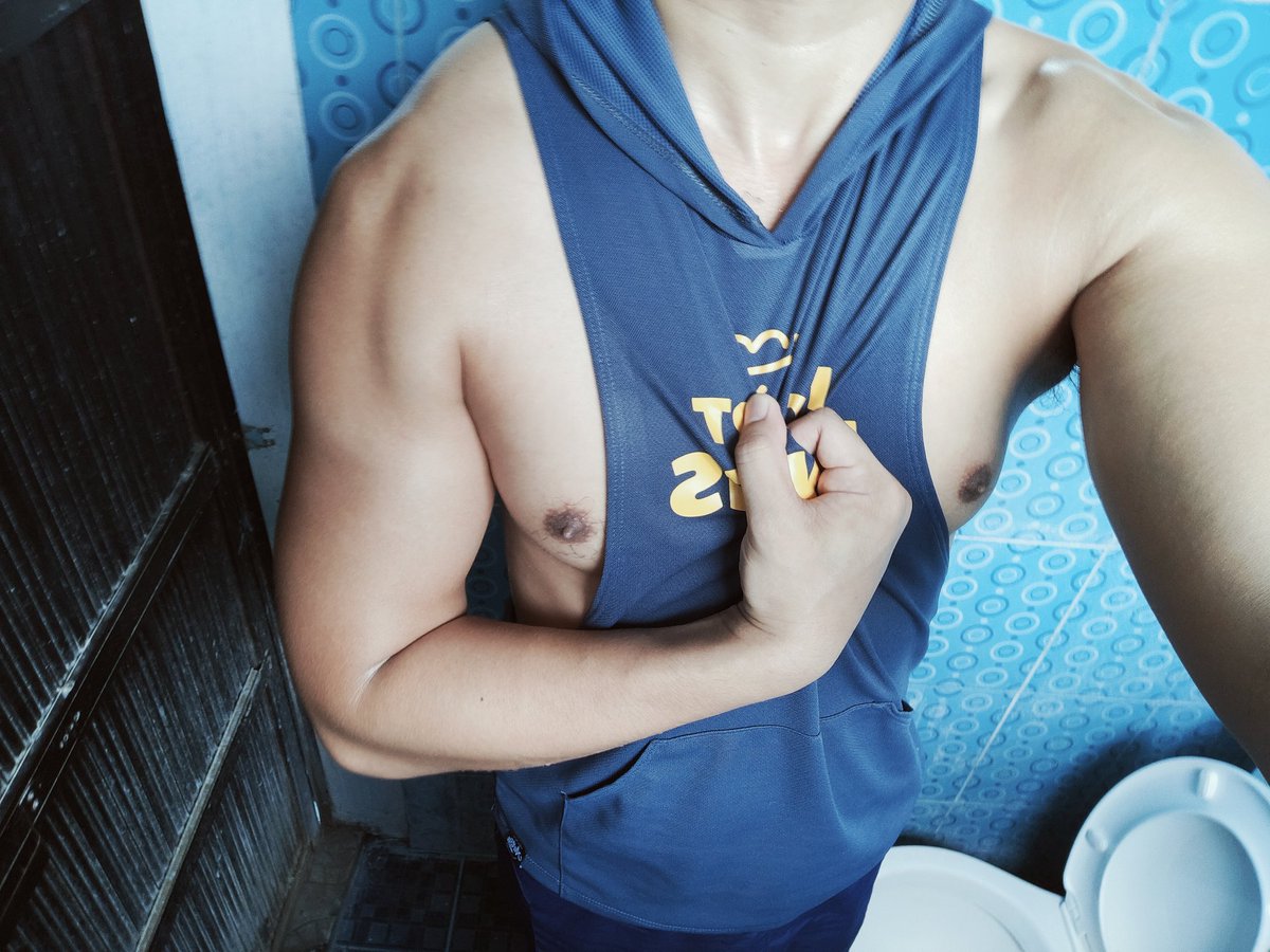 XiouChen's tweet photo. 🐷🐷🐷 https://t.co/8wt6l6UA2U