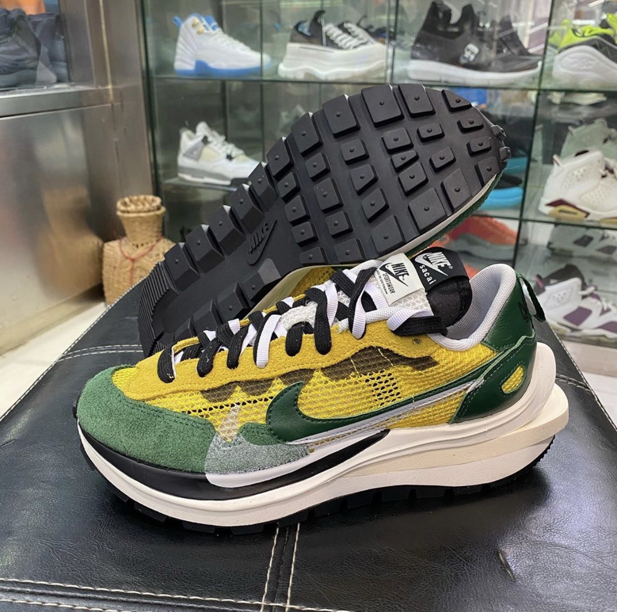 Nike top emerge 7