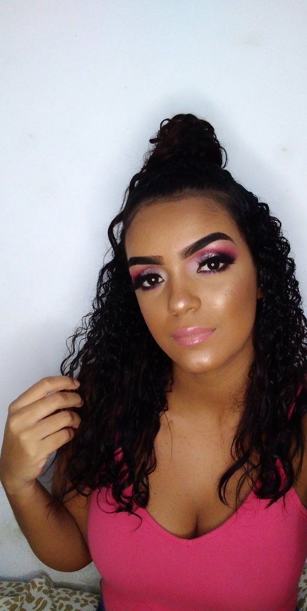 gabiireis16's tweet photo. Escolhi o Pincel pra ser meu melhor amigo na minha profissão e tenho muito orgulho disso! ✨💄💖🖌️
#makeup
#makeiniciante
#apaixonadapormaquiagem 🥰❤️ https://t.co/jtuEKTred5