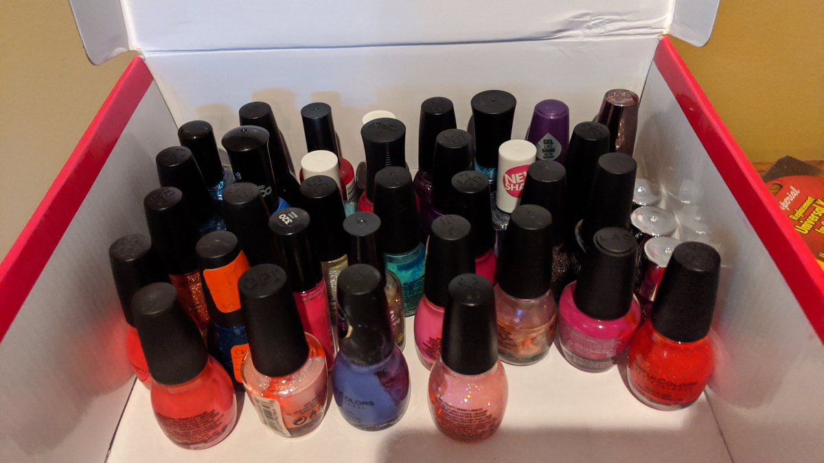 Author_PCorrell's tweet photo. Packed up my nail polish.
I might...have a problem.
#help
#ThisIsAbsurd https://t.co/9a2YCo6Ifn