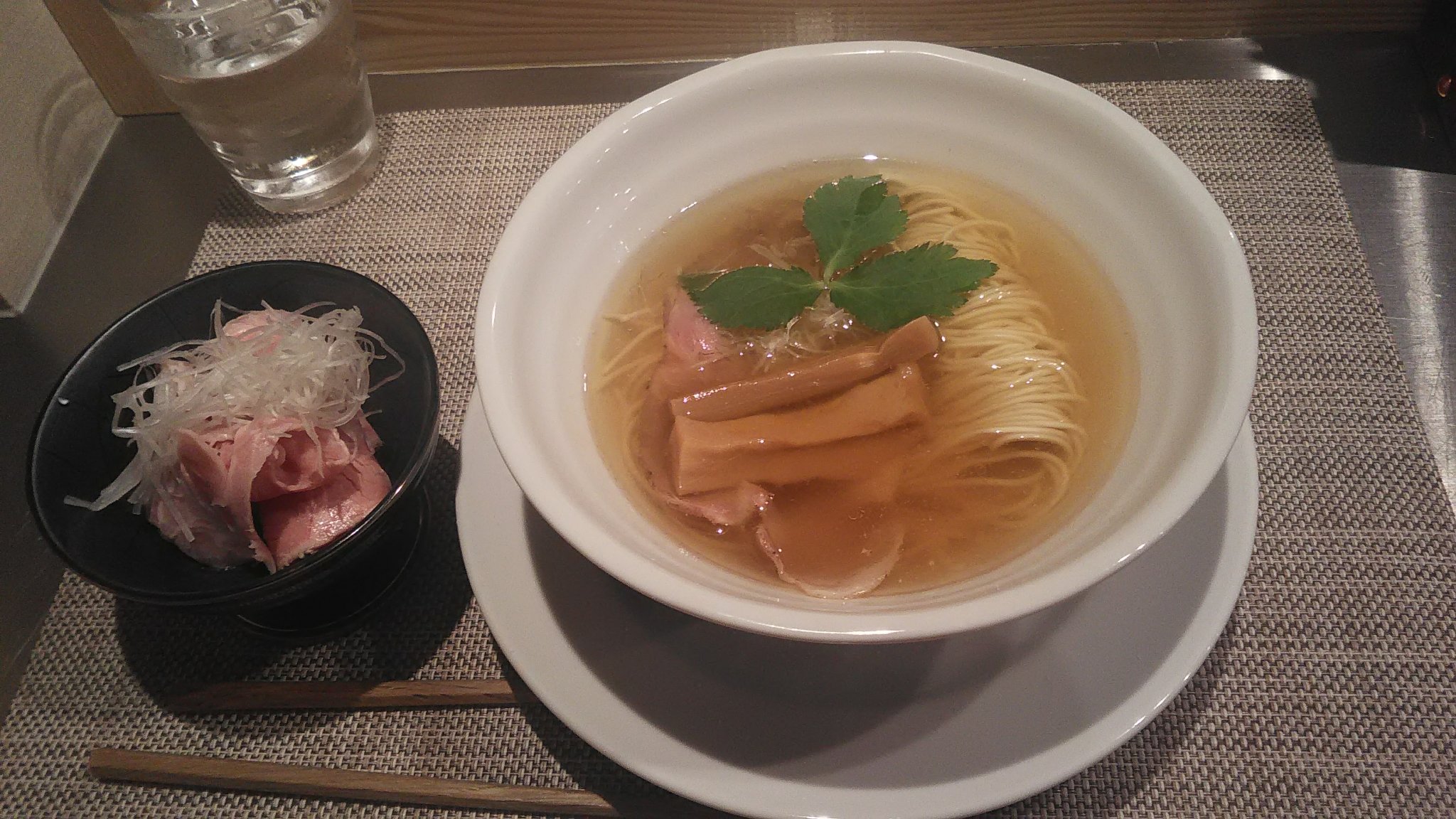 تويتر Kizoku ラーメンyoutuber Poker Player على تويتر 成城青果 芦花公園 塩しかないがめちゃくちゃ旨かった 出汁の深みがすごい 1 2ヶ月ぐらい前にできた新店 芦花公園駅には きつね という店もあるがそこもオススメ 隣の八幡山 には孤高や麺処しろくろという超絶