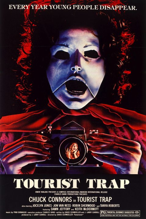 152. TOURIST TRAP (1977) -- Ini film low budget, no gory stuff, tapi untuk tahun 77an bisa dibilang film ini sudah cukup baik untuk atmosfir keanehan dan creepy-nya, terutama pada adegan-adegan yang melibatkan boneka-boneka Mannequin-nya.