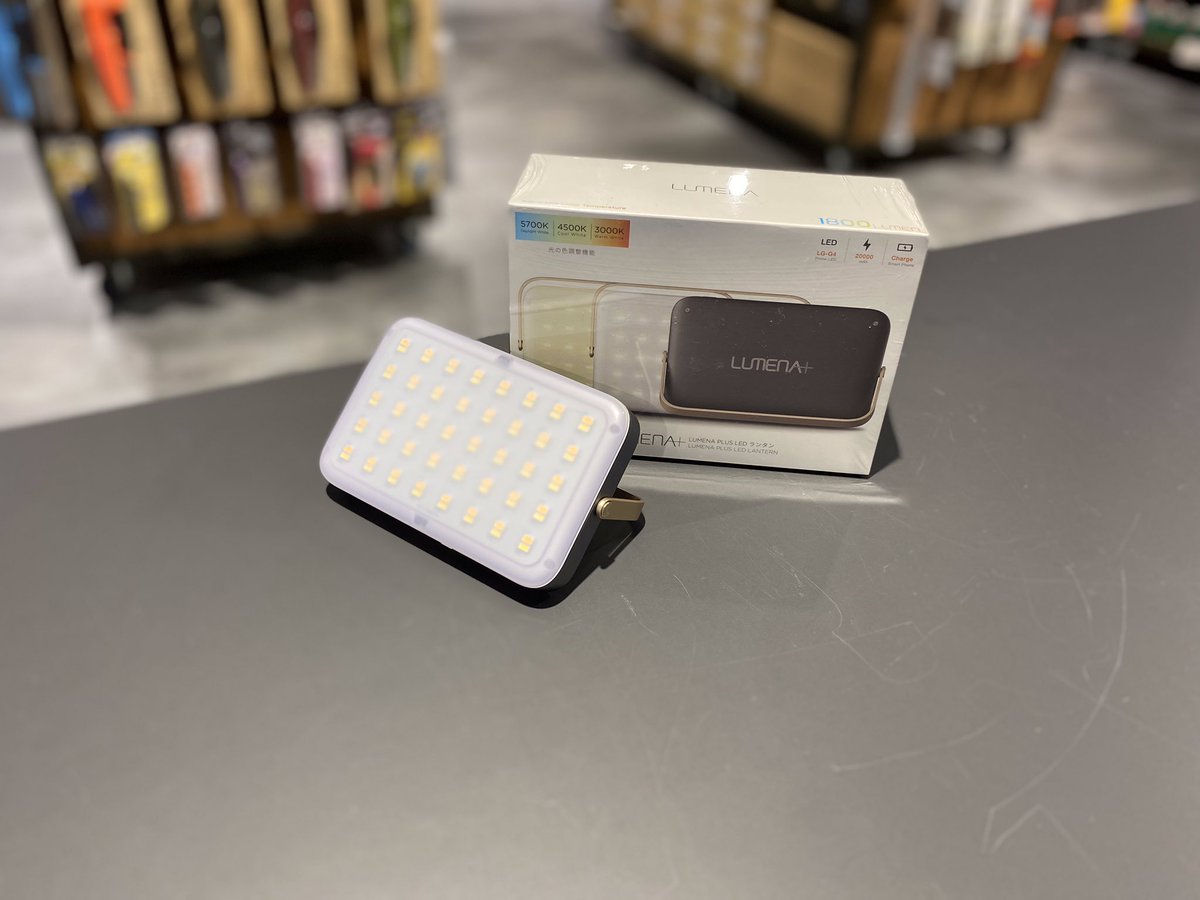 石井スポーツ ヨドバシ博多店 A Twitter Lumena ルーメナープラス 販売中です 明るさ1 800ルーメン 重量440gの高性能ledランタンです 000mahのモバイルバッテリーとして充電しながら点灯も可能です アウトドアはもちろん 災害時の備えとしても いかが