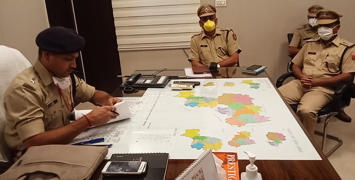 LeadingRajastan's tweet photo. #Churu Young & Bold IPS Officer, 2010 Batch Shri Deshmukh Paris Anil Joined As Superintendent Of Police Of Churu District.
#LeadingRajasthan #ChuruPolice #SPChuru @PoliceRajasthan https://t.co/bN6Zg7QBkh