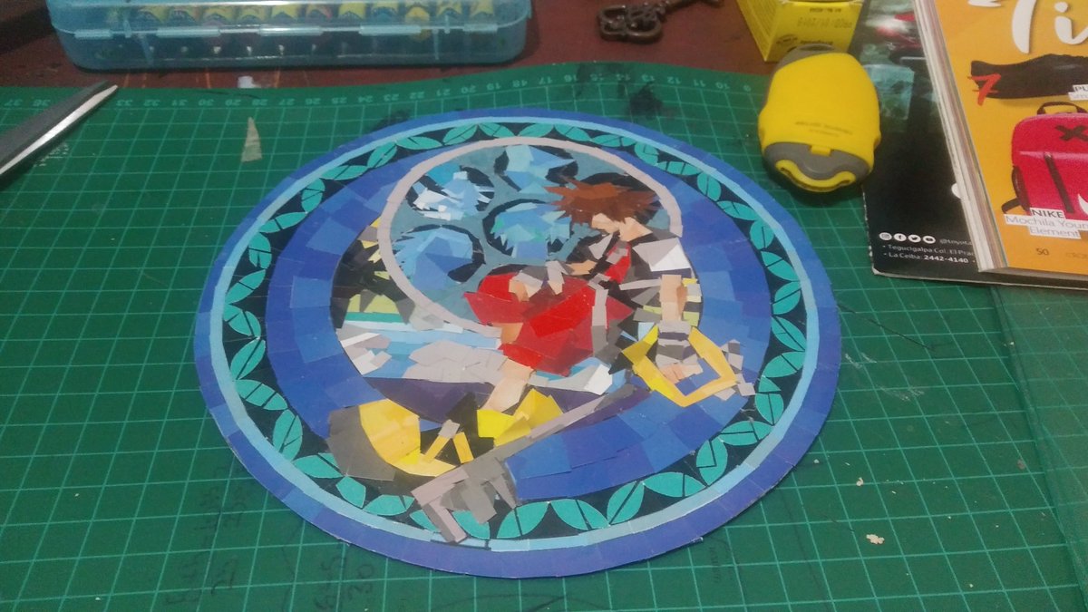 PitesurioRex_69's tweet photo. Después de (por lo menos) 15 horas de cortar y pegar y 3 litros de Coca-cola al fin terminé a mi niño. #grind #kingdomhearts #disney #SquareEnix #FinalFantasy https://t.co/xV5tTuwZYs