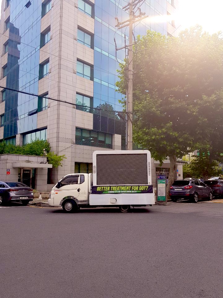 GOT7CBinfo's tweet photo. Our truck has just arrived in front of the JYPE building once again!🚛💚

We will not be silenced! We will keep protesting until we get answers!🐥🔥

@jypnation 
#ProperPromotionForGOT7
#갓세븐에제대로된홍보를
#GOT7 @GOT7Official https://t.co/m8mpYCAXqX