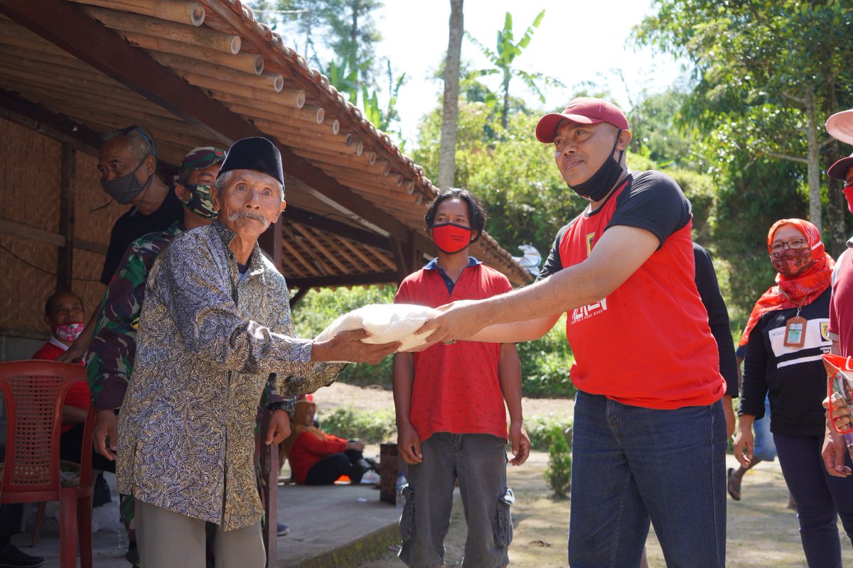 "Hari ini (Jum'at, 03/07) kami & tim lakukan pembinaan Sapta Pesona di dukuh Girpasang bersama pemerintah desa dan kecamatan setempat. Mengingat banyak potensi wisata yang bisa dikembangkan di Girpasang Desa Tegalmulyo..."