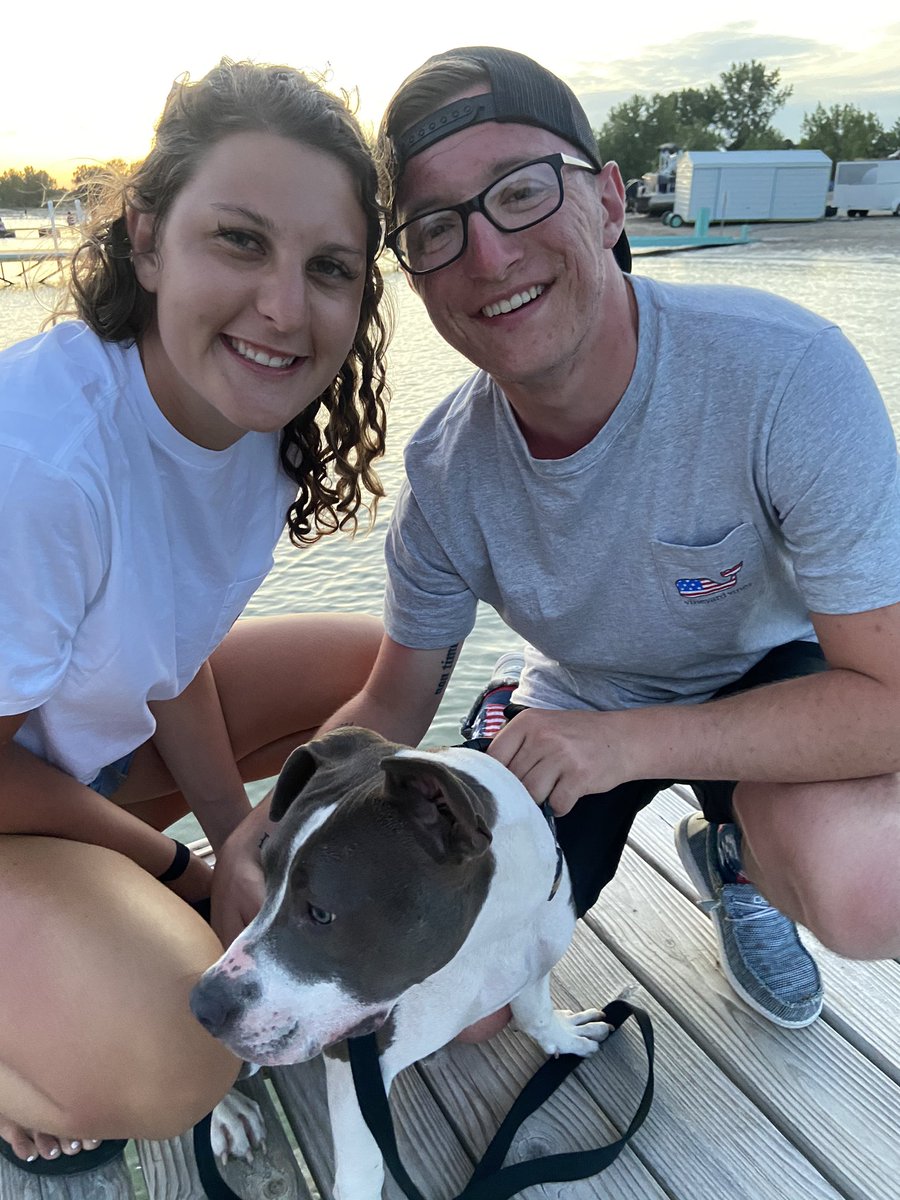 sharkbait0897's tweet photo. Family photo❤️ https://t.co/I9XDxKjQSu
