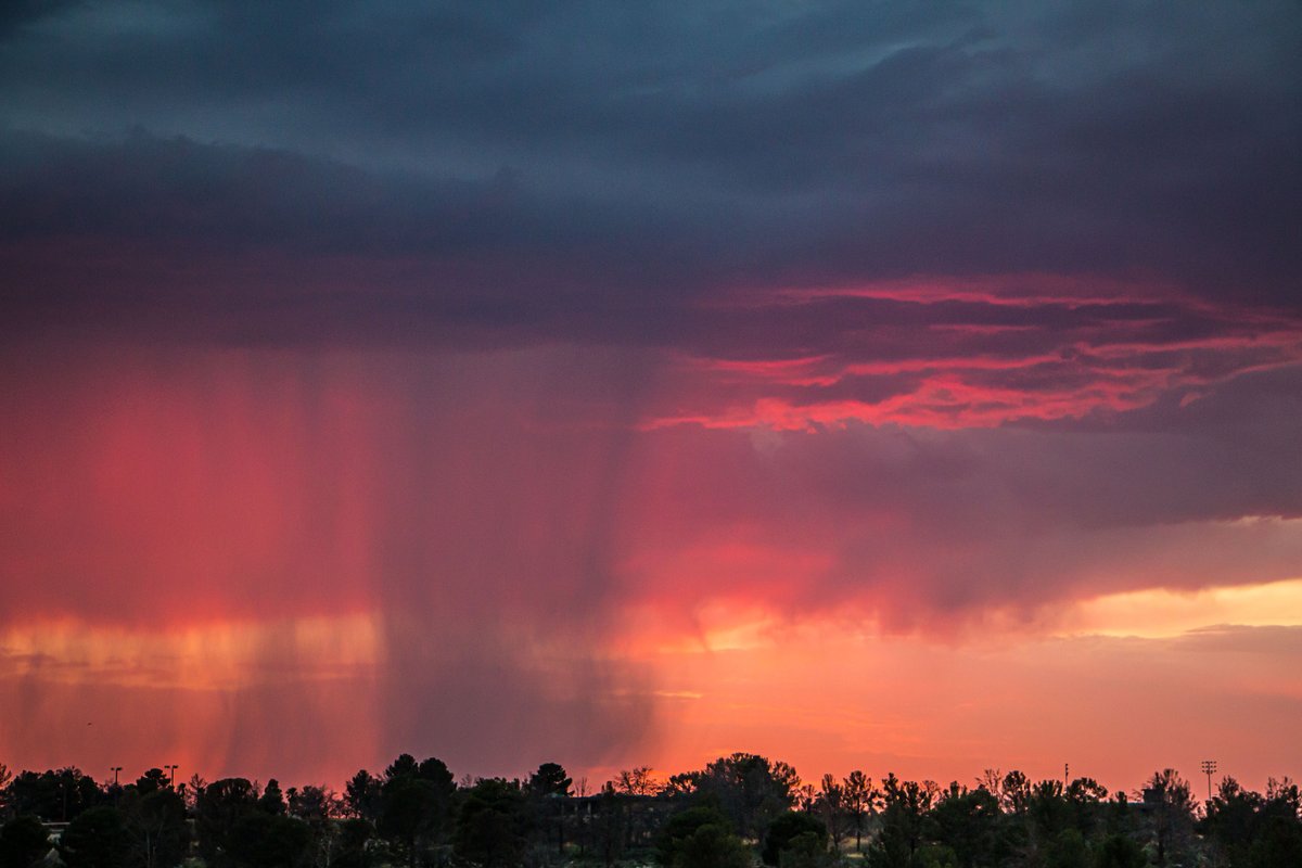 NWSElPaso's tweet photo. Unfortunately, we could not capture the cloud-to-ground lightning strokes with the sunset in the background. I'm sure some of our local lightning enthusiasts did! #elpas #txwx #nmwx https://t.co/AiwayxnVuR