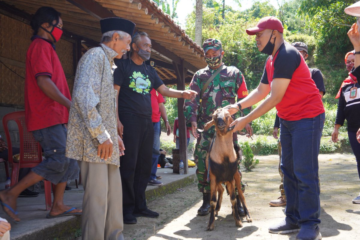 "...tentu nya hal ini membutuhkan koordinasi dan saling memberi masukan, mulai dari masyarakat, RT,RW, Kepala Desa, Camat dan lainnya demi mewujudkan unsur - unsur Sapta Pesona seperti aman, tertib, bersih, sejuk, indah, ramah tamah dan kenangan" jelas Nugroho.