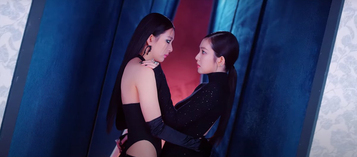 GiaAllana's tweet photo. Red Velvet's IRENE &amp; SEULGI finally releases the music video for their unit debut's title track, "Monster." #VisualQueens

#WATCHMONSTERNOW: https://t.co/sNdwppUYFP https://t.co/66uE4UtTMf