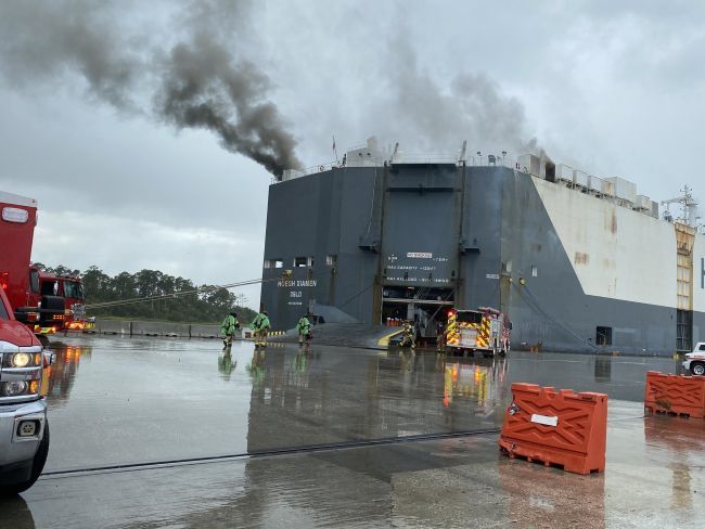 MarineInsight's tweet image. Car Carrier Höegh Xiamen Declared Constructive Total Loss After Fire buff.ly/2VQDZYh

#Shipping #Maritime #HoeghAutoliners #MarineInsight