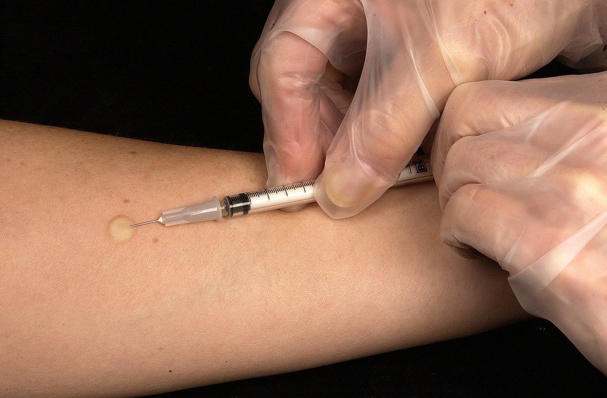 Buzz4Health's tweet photo. ICMR said that COVAXIN vaccine will be in market for public health use latest by 15th august but doctors at clinical trial sites are predicting an observation period of atleast 6 months.
https://t.co/rYI4UuS95k https://t.co/m8Z135GIch