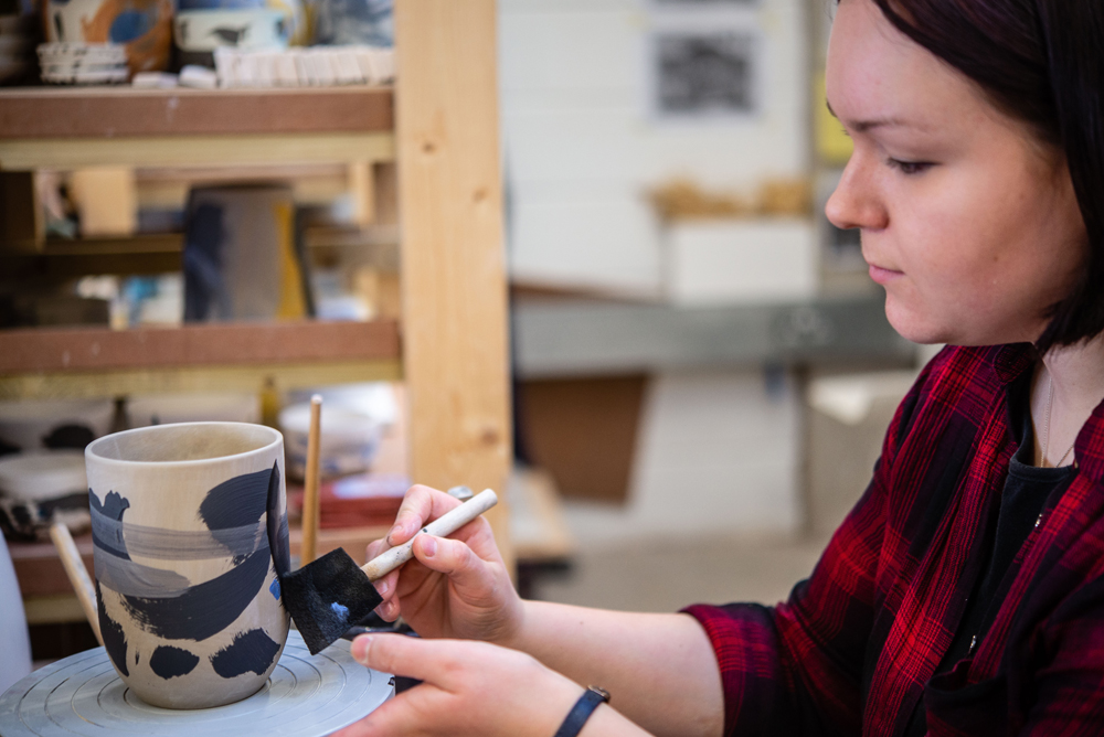 madebyhanduk's tweet photo. Rebecca Perry was awarded our 'Best New Business' award at 2019's @GNCCF: "My ceramic practice is driven by my expressive drawings, with the abstract marks influenced by abandoned spaces and graffitied walls." This Red Medium Bowl is 1 of her new arrivals: https://t.co/ZwTKSB00qj https://t.co/99o65kveSi