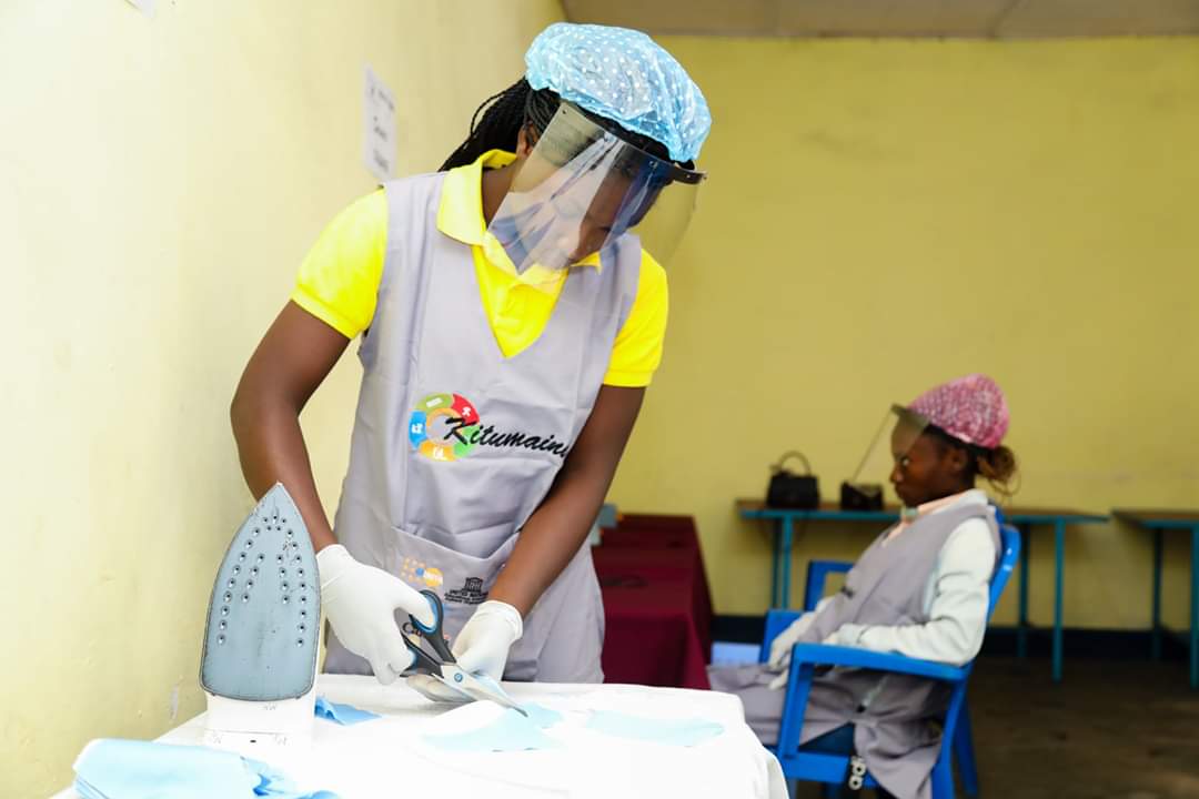 UNFPARDC's tweet photo. #COVID19, la production des masques dans les centres de formation professionnelle #Kitumaini par les filles #vulnérables se fait dans le strict respect des gestes barrières @UNFPA @Atayeshe
Part:
@UNESCOKinshasa
@MinSanteRDC
@IncJeunesse
🙏🏻@CanadaRDC
🙏🏻@SwedeninDRCongo
🙏🏻@DFID_UK https://t.co/CaLrw3uPq5