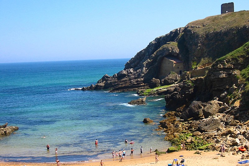Playa de Santa Justa está situada muy cerca del pueblo de Ubiarco, en el municipio de Santillana del Mar, en la zona occidental de Cantabria.
<a href="/turcantabria/">Turismo en Cantabria</a> <a href="/IbericaTurismo/">Iberica Turismo</a> <a href="/infosantillana/">Santillana del Mar</a> <a href="/TurismoSuances/">Suances</a> <a href="/FotoCantabria/">Fotos Cantabria</a> <a href="/AlquileaEs/">alquilea</a> <a href="/rutascantabria/">CantabriaRural</a>