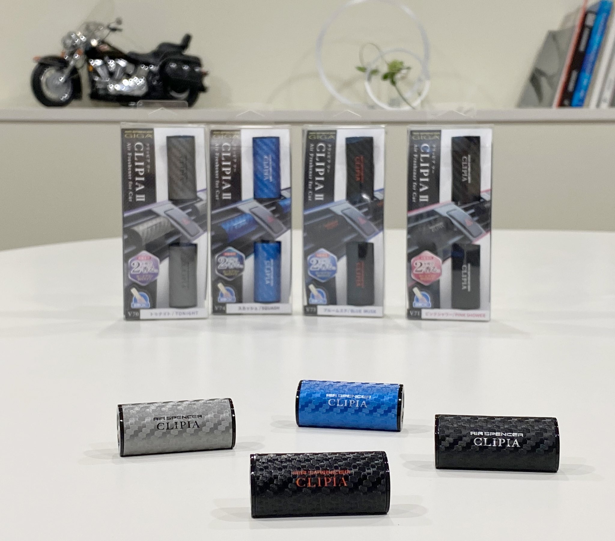 Air Spencer エアースペンサー エアコンタイプの人気シリーズ 車の内装に合うカーボン調が魅力の ギガ クリッピア2 ツー 香りは トゥナイト グレー スカッシュ 青 ブルームスク 黒 ロゴ赤 ピンクシャワー 黒 本体2個入りの お洒落な Air Spencer エアースペンサー エアコンタイプの人気シリーズ 車の内装に合うカーボン調が魅力の ギガ クリッピア2 ツー 香りは トゥナイト グレー スカッシュ 青 ブルームスク 黒 ロゴ赤 ピンクシャワー 黒 本体2個入りの お洒落な