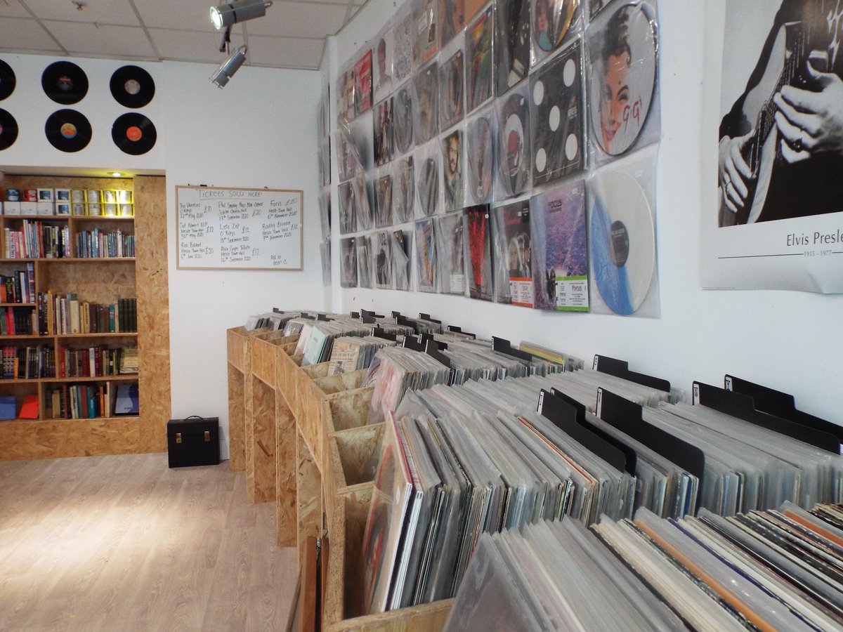 wbmusicandbooks's tweet photo. lots happening as we get ready for our move across to Whitefriargate but for now we are open 10am-4pm Mon-Sat in @PrincesQuayHull  pop in and browse our books and vinyl be lovely to see you https://t.co/lbHKF7YZbf