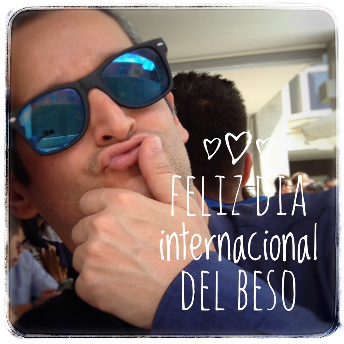 Lunes 6 de julio de 2020. Nada mejor que un beso cuando no te lo esperas.
Acepta el reto de subir una foto tuya en la que salga la temática de los besos. Etiqueta a tus amigos y pídeles que te den uno cuando los veas. Disfruta de la experiencia sobre todo si son robados. ❤️