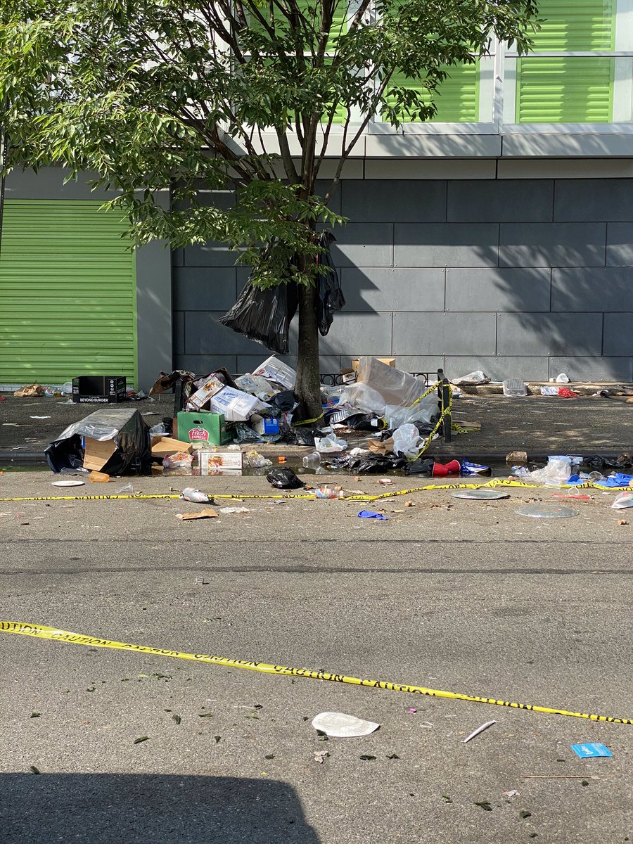 dilcy_benn's tweet photo. One block 143 st bet Lenox and 5th https://t.co/ZhT9ifvUXY