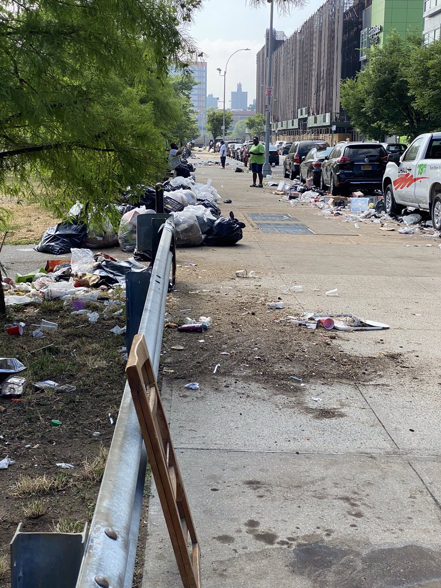 dilcy_benn's tweet photo. One block 143 st bet Lenox and 5th https://t.co/ZhT9ifvUXY