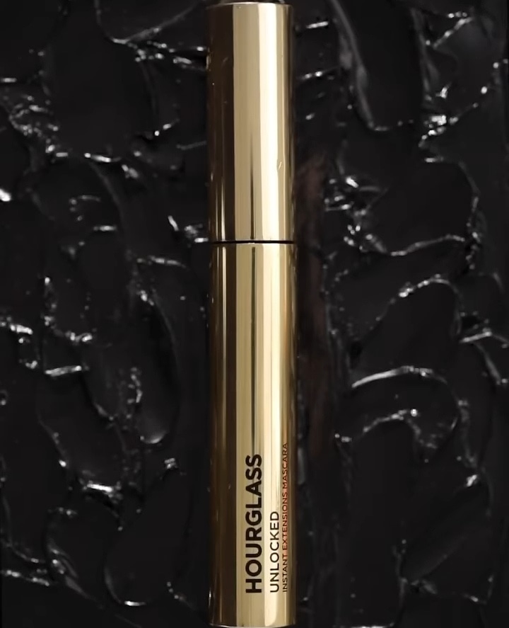 BeautyBusiness_'s tweet photo. ✨ REVEALED! From @HourglassMakeup! Introducing the Unlocked Instant Extensions Mascara 🌠Gives impossibly real lashes with a dramatic extension effect.
➡️ Coming to https://t.co/v3iFN5fxMz on the 9th of July.
💜 TREAT YOURSELF 💜 https://t.co/njUI0qeIM4