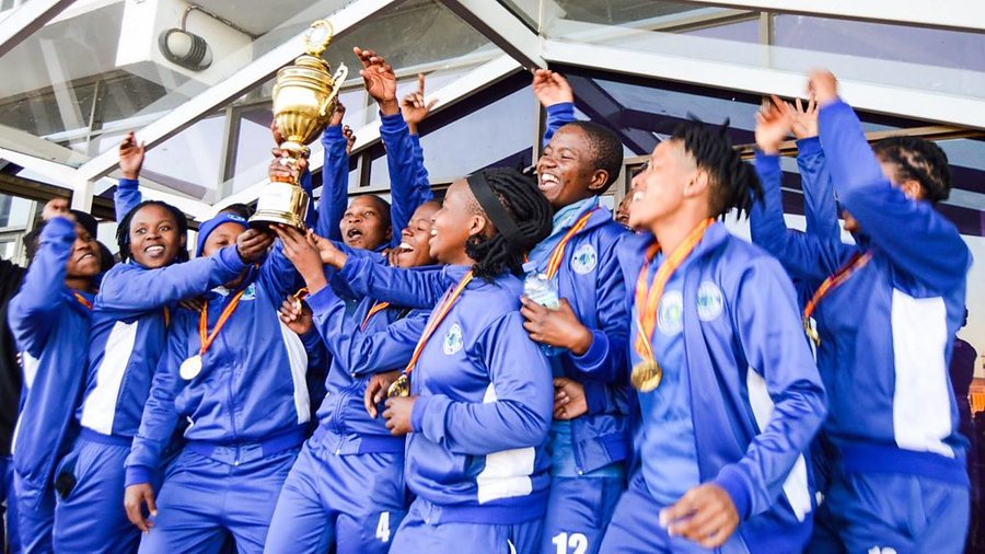 A football club in Lesotho has become one of the first in the world to pay its male and female players the same wage.

Founder Steve Fleming says the team wanted to send out a 'powerful message' about women's rights.

In full: bbc.in/31RpFSZ