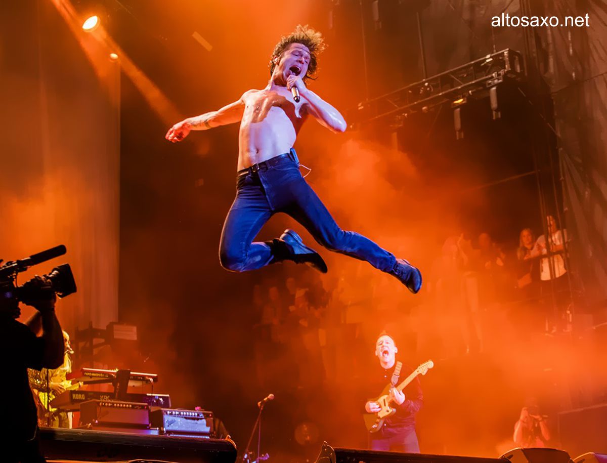 AltosaxoMusic's tweet photo. Matt Shultz of Cage the Elephant performs at the Voodoo Music + Arts Experience at City Park on Oct. 29, 2016 in New Orleans, Louisiana.
Cage the Elephant tees: https://t.co/EwdyLxMYvk
#CagetheElephant #Alternativerock #Indierock #Garagerock #Punkblues #MattShultz https://t.co/M5Nwt5hudQ