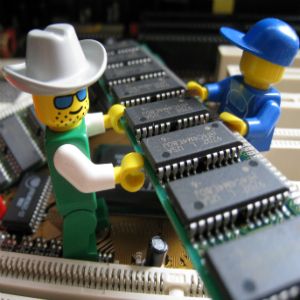 programarfacilc's tweet photo. Las #memorias son parte de un sistema que almacena datos binarios en grandes cantidades. En este artículo vamos a dar un repaso a los diferentes tipos de memorias #semiconductoras y #magnéticas. https://t.co/ncPkBw5gTm #Ram #Rom #EEPROM #MemoriaFlash #Arduino #ESP8266 #ESP32 https://t.co/GqwdMIQ9pT