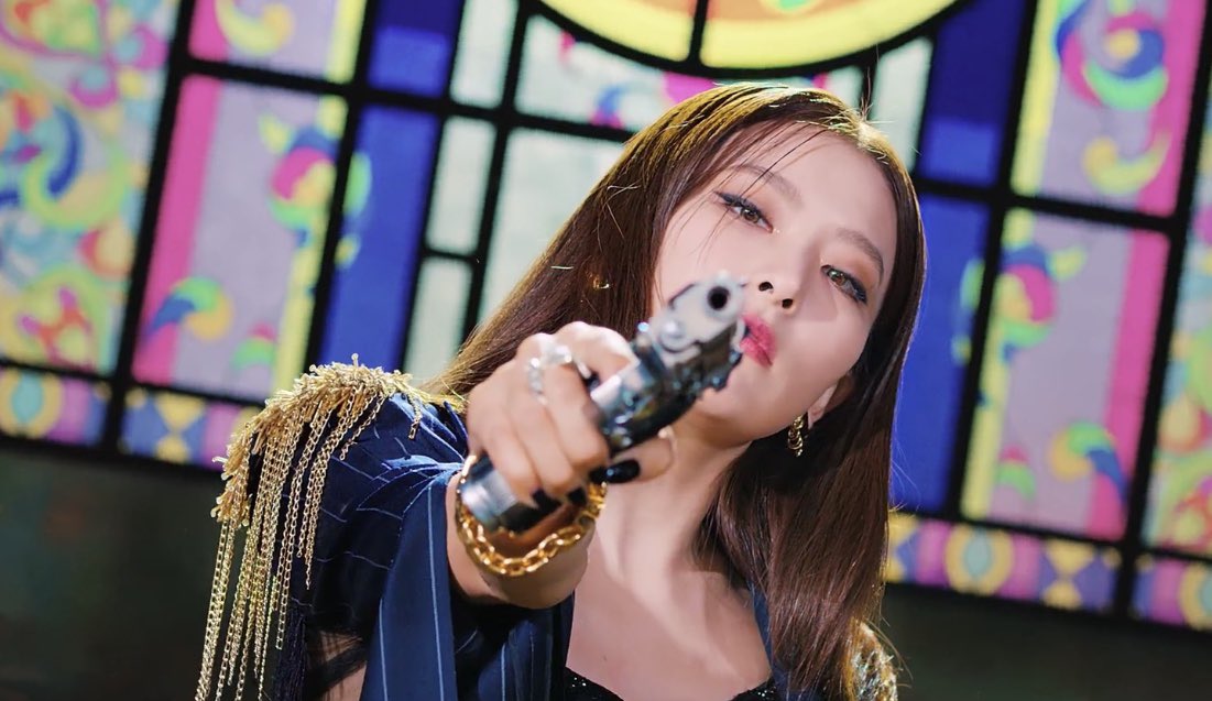 seulgi94s's tweet photo. Pov: vc roubou da Seulgi e ela te dá um tiro #WatchMonsterNOW #RedVelvet_IRENE_SEULGI https://t.co/BQwBX6sPiB