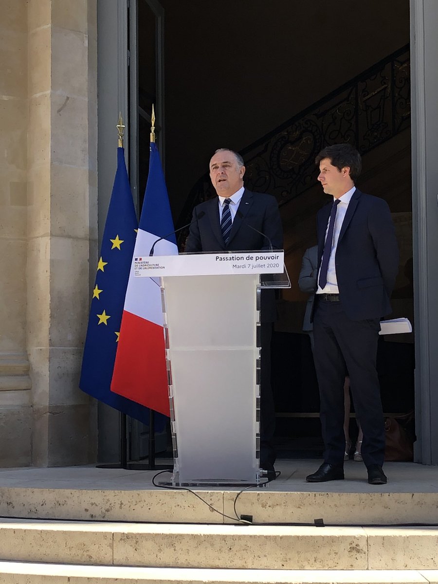 « Si on m’avait dit il y a 48h que je serai ici aujourd’hui pour cette passation de pouvoir, je ne l’aurais pas cru, mais la vie politique est rude », avoue <a href="/dguillaume26/">Didier GUILLAUME</a>. « Mais <a href="/J_Denormandie/">Julien Denormandie</a> sera un grand ministre de l’agriculture »