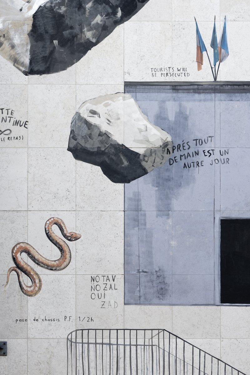 PalaisdeTokyo's tweet photo. #LascoProject, 2018 ✊
@escif_ est invité à réaliser une intervention monumentale sur la façade arrière du Palais de Tokyo. Il va reproduire les écritures des révoltes étudiantes de mai 68 et celles, clandestines, réalisées par le public dans les toilettes du Palais. https://t.co/cuP2MPM8JO