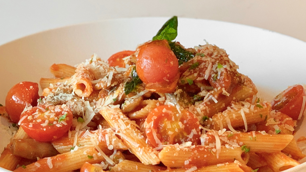 HurricanesDubai's tweet image. Not feeling up for steaks &amp;amp; ribs tonight? We’ve got you covered with pastas, seafood, salads, lamb, &amp;amp; chicken dishes #CravingSorted

Careem: bit.ly/HGCareem

Zomato: bit.ly/HGZomato

Deliveroo: bit.ly/HGDeliveroo 

Talabat: bit.ly/HGTalabat