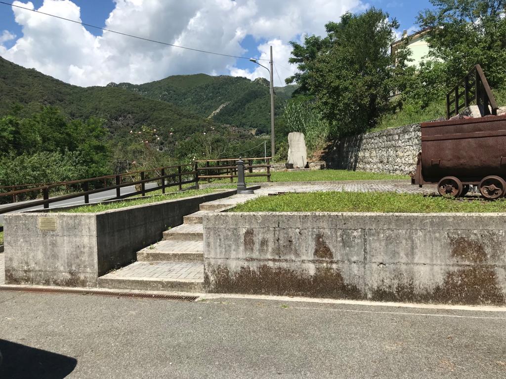 TigullioNews's tweet photo. Riqualificazione di area verde e isola ecologica a Piandifieno, comune di Ne - https://t.co/4anfB3meHn https://t.co/ZrRvGVHkRA