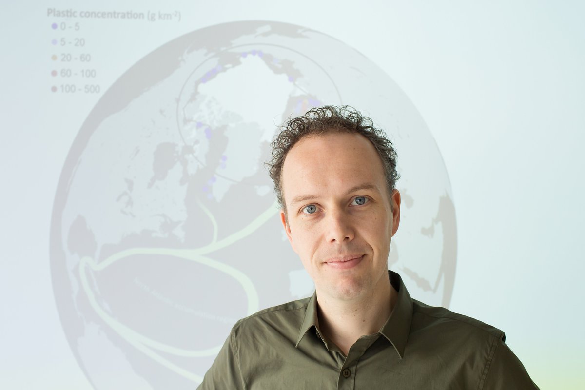 Hoera! Onze oceanograaf Erik van Sebille heeft net de eerste 'Public Engagement with Research Award' van @ERC_Research gewonnen. 🥳🎉🏆Hij ontvangt de prijs voor de publieksactiviteiten rond zijn project Tracking Of Plastic In Our Seas. https://t.co/pzqtcBMe87 #ERCengage https://t.co/1Ln7jvVuHf