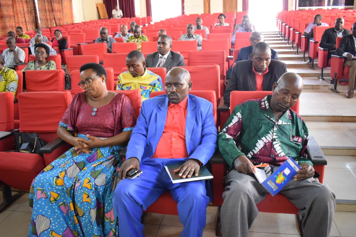 RTNBurundi's tweet photo. #Burundi Le ministère de l'éducation nationale et de la recherche scientifique organise à #Bujumbura, l'atelier de validation du module de formation des"Tantes et Pères Ecole" sur la prévention des violences et des déperditions scolaires. https://t.co/WW3cOwY9yd