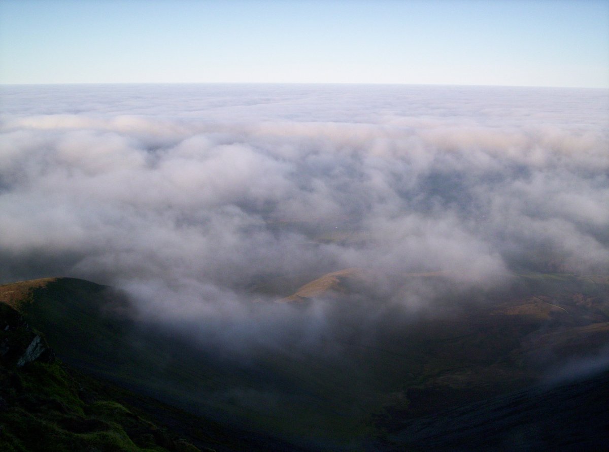 StanLeigh18's tweet photo. #Wainwrights in height order-#Skiddaw #NorthernFells - 3053 ft, 211th on the list.
23/12/2006 -a very special walk 
-ascent via #DashFalls [09.39] #BirkettEdge &amp; #Bakestall [10.36] -#TheEdge view [11.28]
- Me gobsmacked-utterly astonished; astounded [12.01] #Blencathra beyond https://t.co/L1a6y63M3o