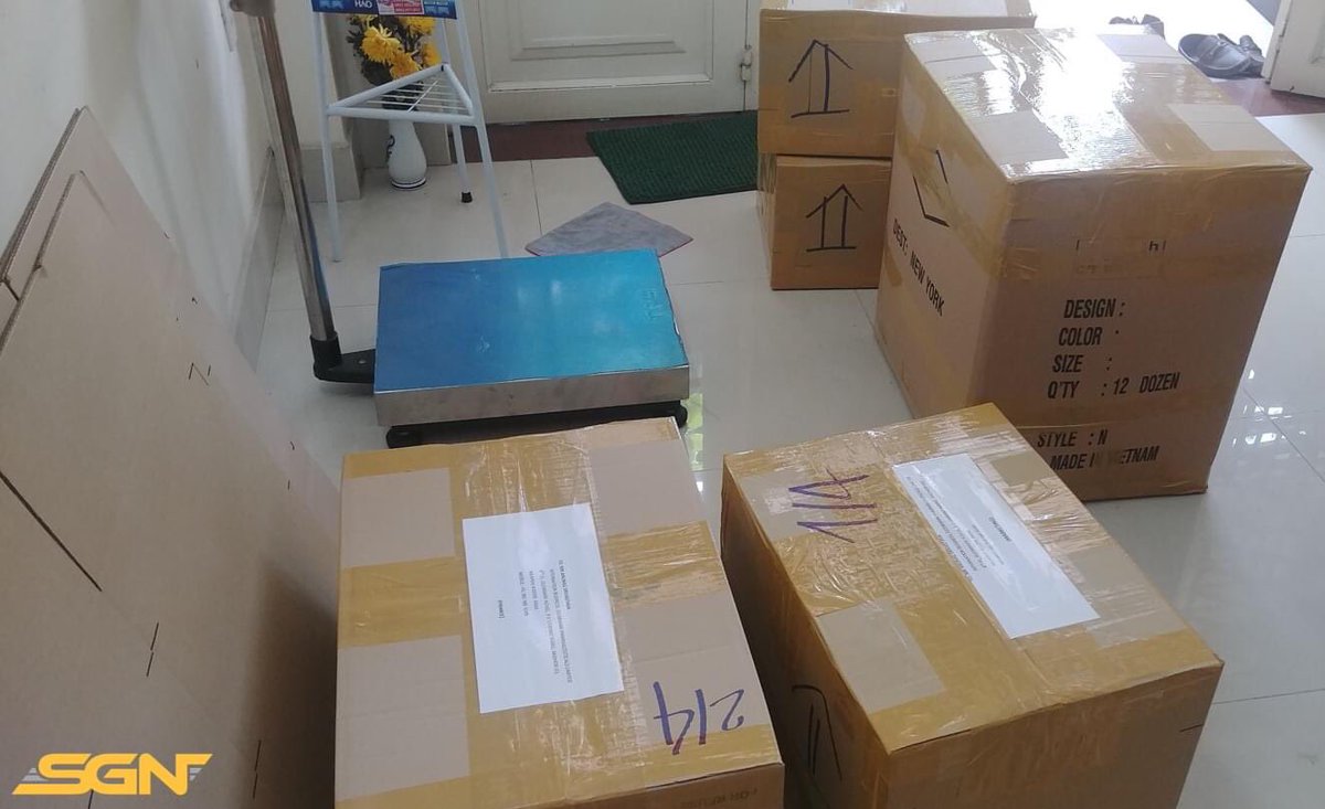 ExpressSgn's tweet photo. #SGNExpress 0896640009 #guihangdimy #guihangdicanada #guihangdiuc #guihangdimalaysia #guihangdinuocngoaigiare #guihangdinuocngoai #guihang #Vietnam #vietnampost #USAPost #Express #dhlexpress #upsexpress #fedex #fedextruck #fedexdriver #viettelpost #followforfollowback #follow4fol https://t.co/A5GhnBt4v3