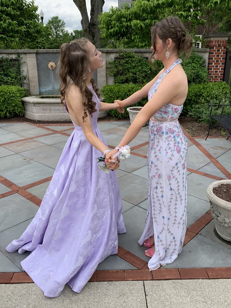 aricadougherty's tweet photo. happy birthday kenna!! i am SO blessed to have a bestie like you💓 thank u for always being there for me!! i love our deep dq talks and screaming in the car w u🥺 i love u forever and ever🤩🤩🤩 @mbuck_17 https://t.co/UiN7kn1P8n