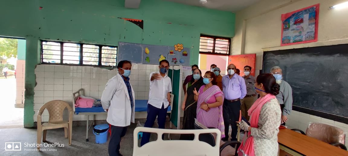 duttabhishek's tweet photo. Great initiative by .@GyaneshBharti1 ji of setting up #issolation and #Quarantine Center at zonal level , we have converted our SDMC school in Andrews Ganj wt 30 bed facilitates.Inspected along with with Deputy Commissioner , Principal , Health staff & Municipal corporation team. https://t.co/v8emZkatmw