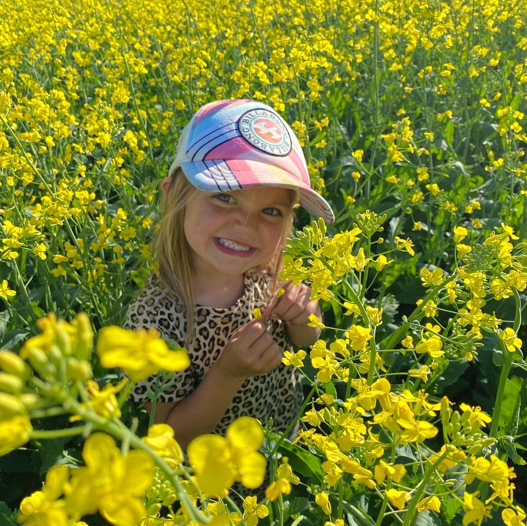 mac_acres's tweet photo. Family outing tonight cruisin’ the backroads. Checking crops, petal testing and putting up field signs @QuantumGenetix @MrsMacAcres #thebesthelpers https://t.co/sbbdvOeiSF
