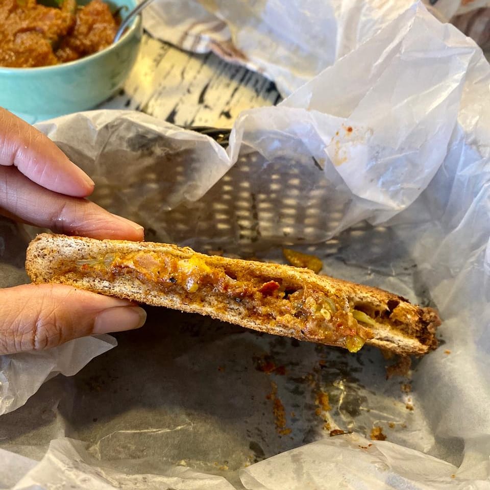 LifeFoodLK's tweet photo. Side view of a crunchy, beefy and fiery Roasty! 🤤
Order now → https://t.co/KIf2yOWvOc. Or call cafe at 011 722 5433 for pickups. Also on Eatts, PickMe Food and UberEats.
 
#lifefoodlk https://t.co/nXRMumRw77