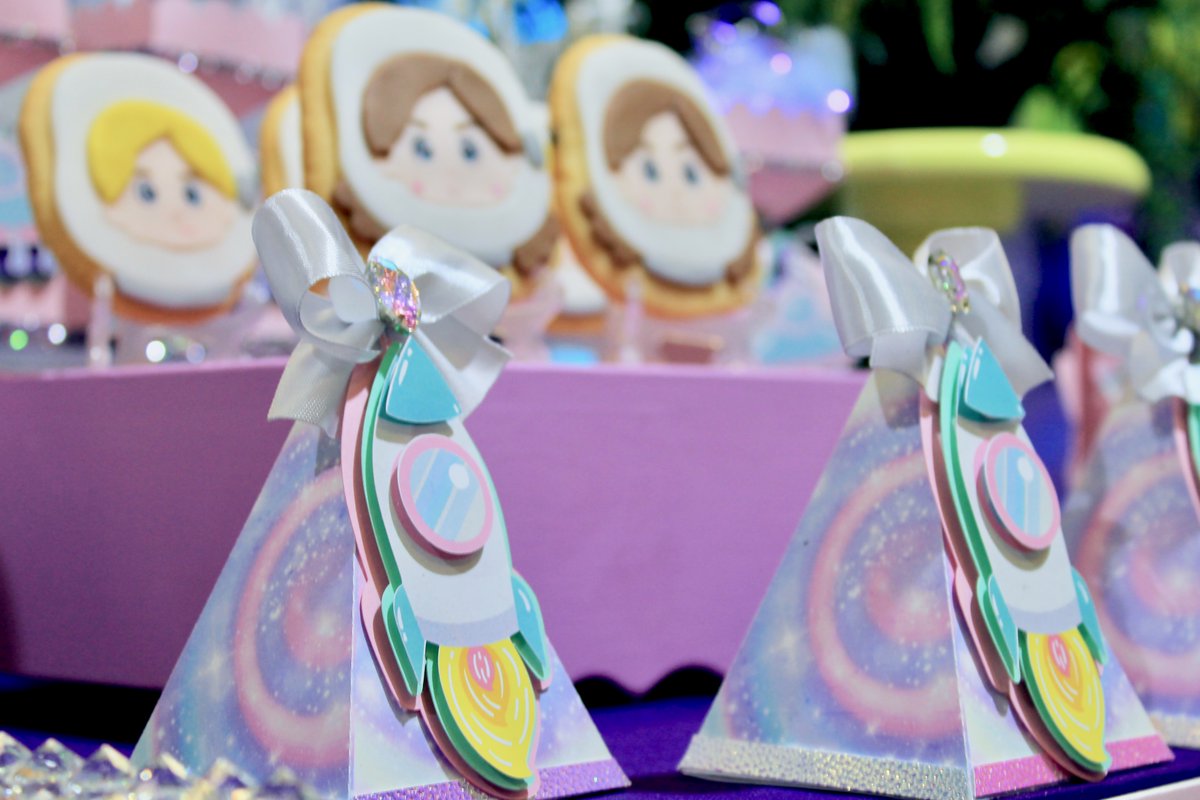 Brildor's tweet photo. Máster en #decoración de eventos organizado por @i_decorte y @fazzology para #papeleríacreativa y #personalización de #celebraciones.🎂💐🎁 Genial iniciativa de la cual hemos sido patrocinadores. Enhorabuena, hasta la próxima cita! 😉👋 #Plotterdecorte #cameo4 #madrid #formación https://t.co/BgMGte9Xib